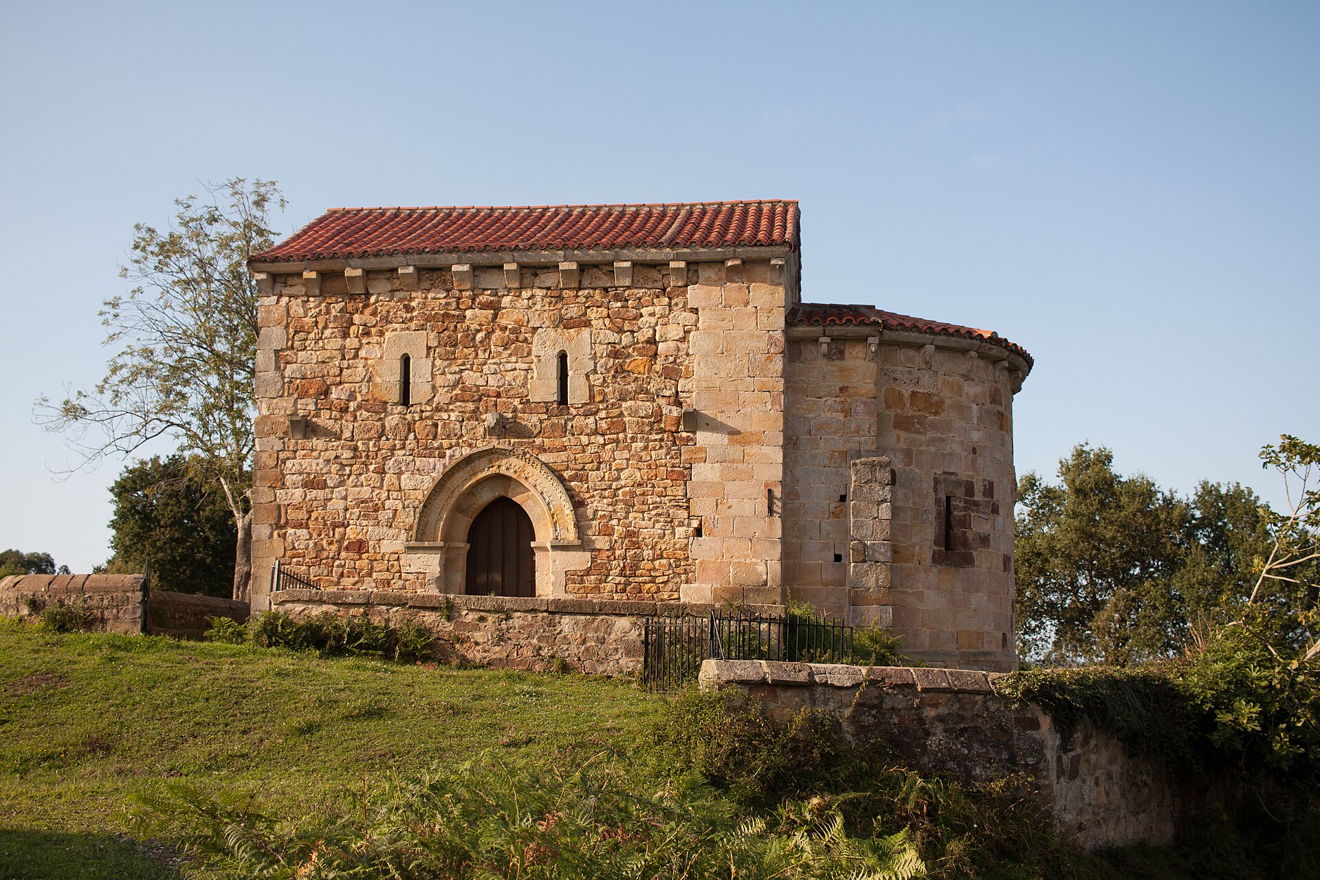 Ermita románica de San Miguel en el monte Carceña, La Penilla