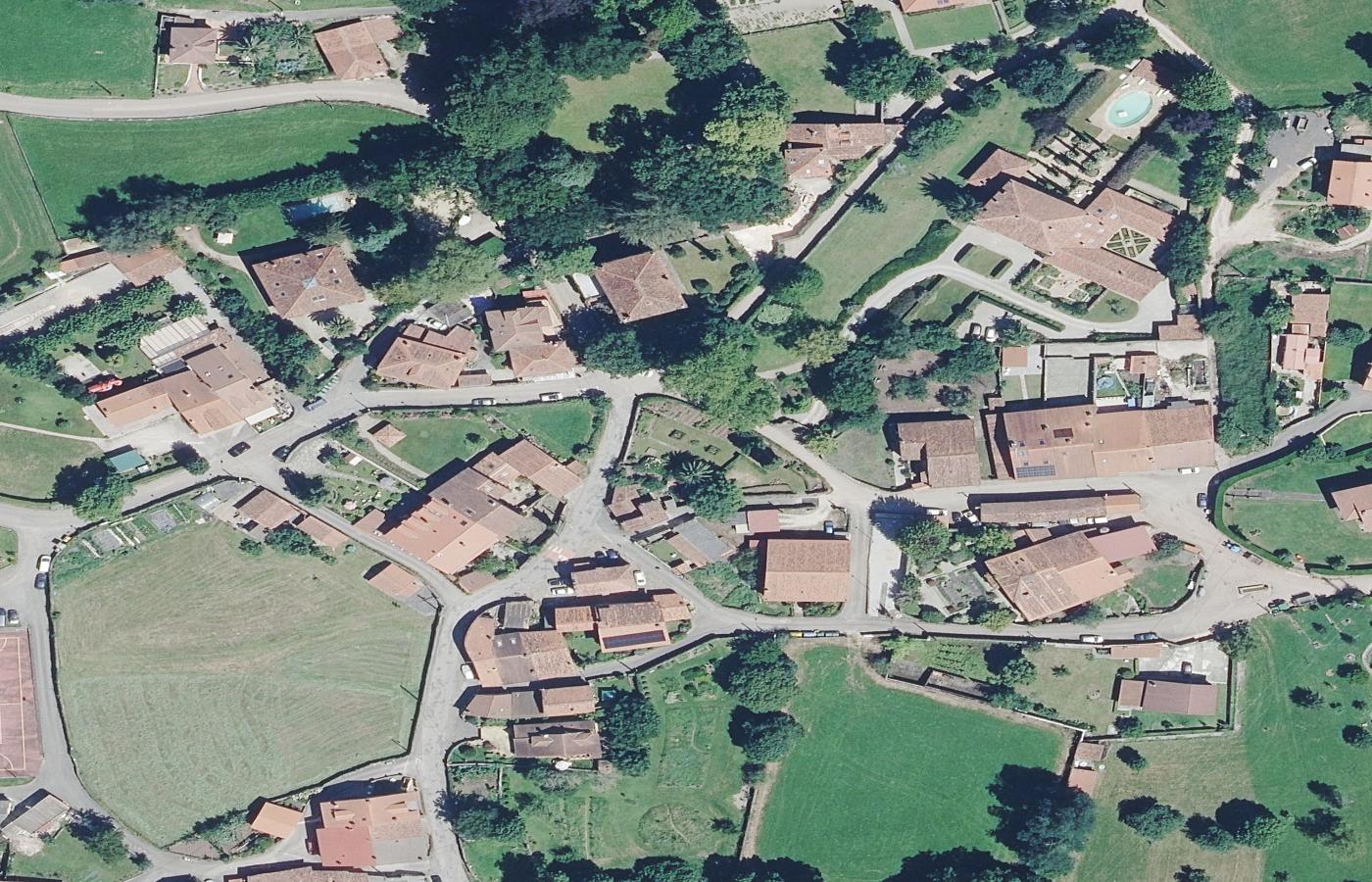 Ortofoto aérea de Esles, municipio de Santa María de Cayón