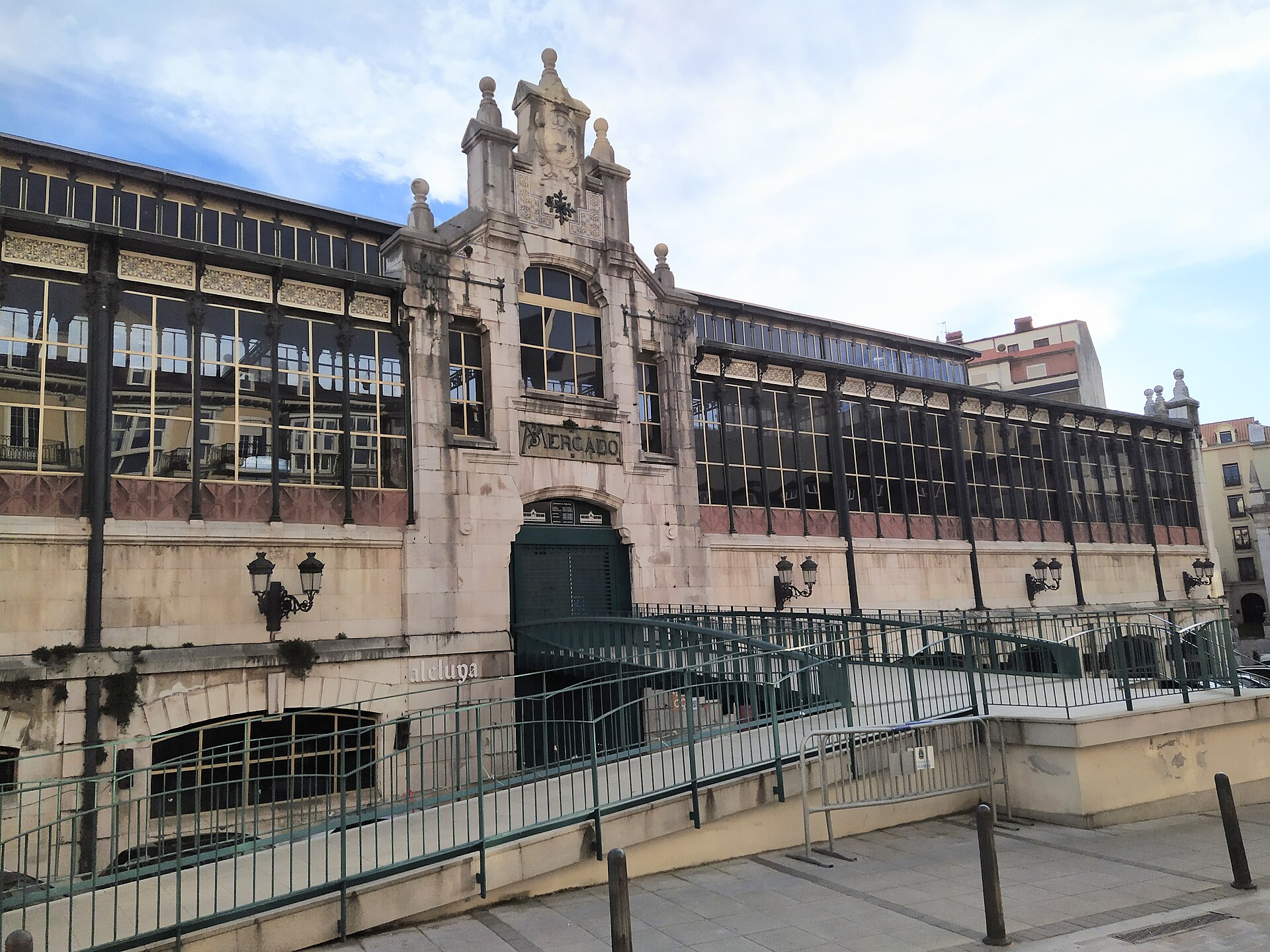 Fachada del Mercado de la Esperanza en Santander
