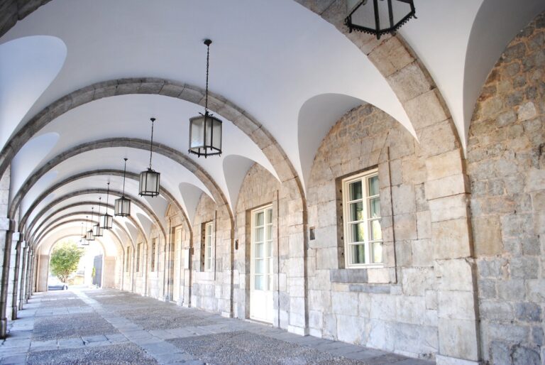 Antiguo hospital de San Rafael, hoy Parlamento de Cantabria