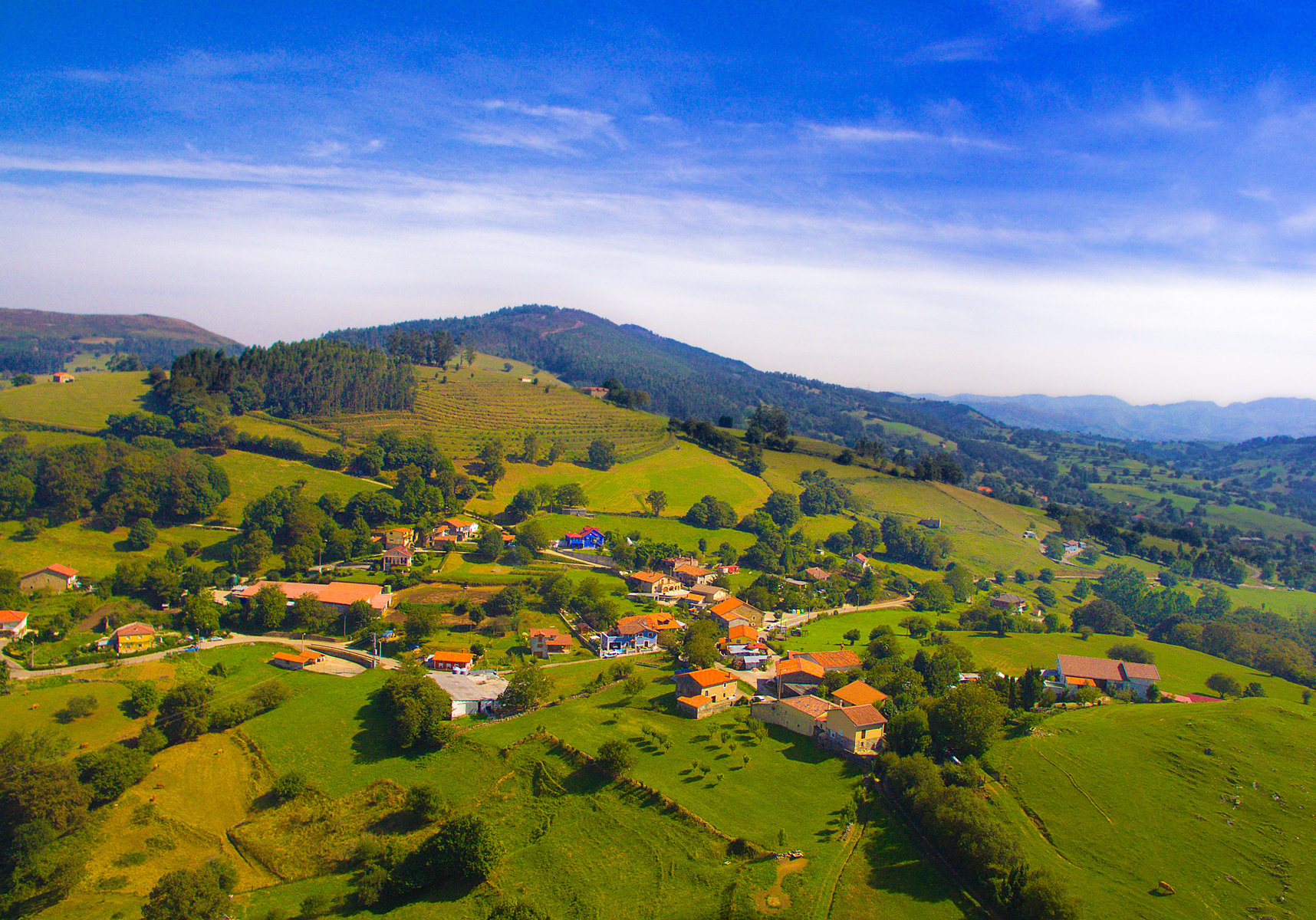 Vista aérea de Pando, Santiurde de Toranzo