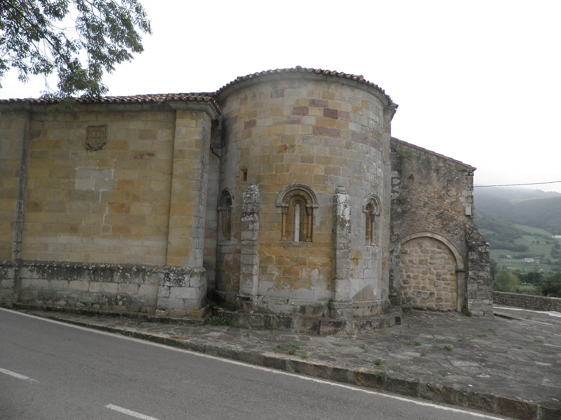 Ábside románico de Santa Cecilia en Villasevil