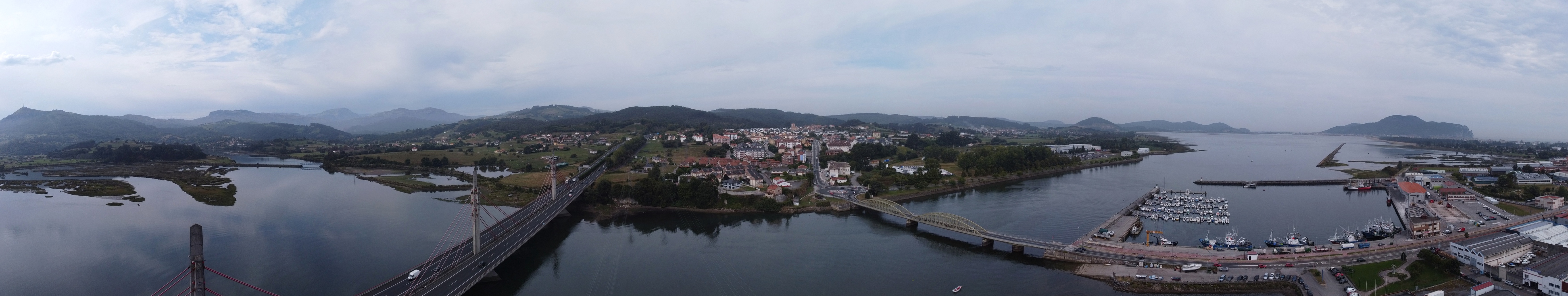 Panorámica de Treto, el puente y la ría vista desde Colindres
